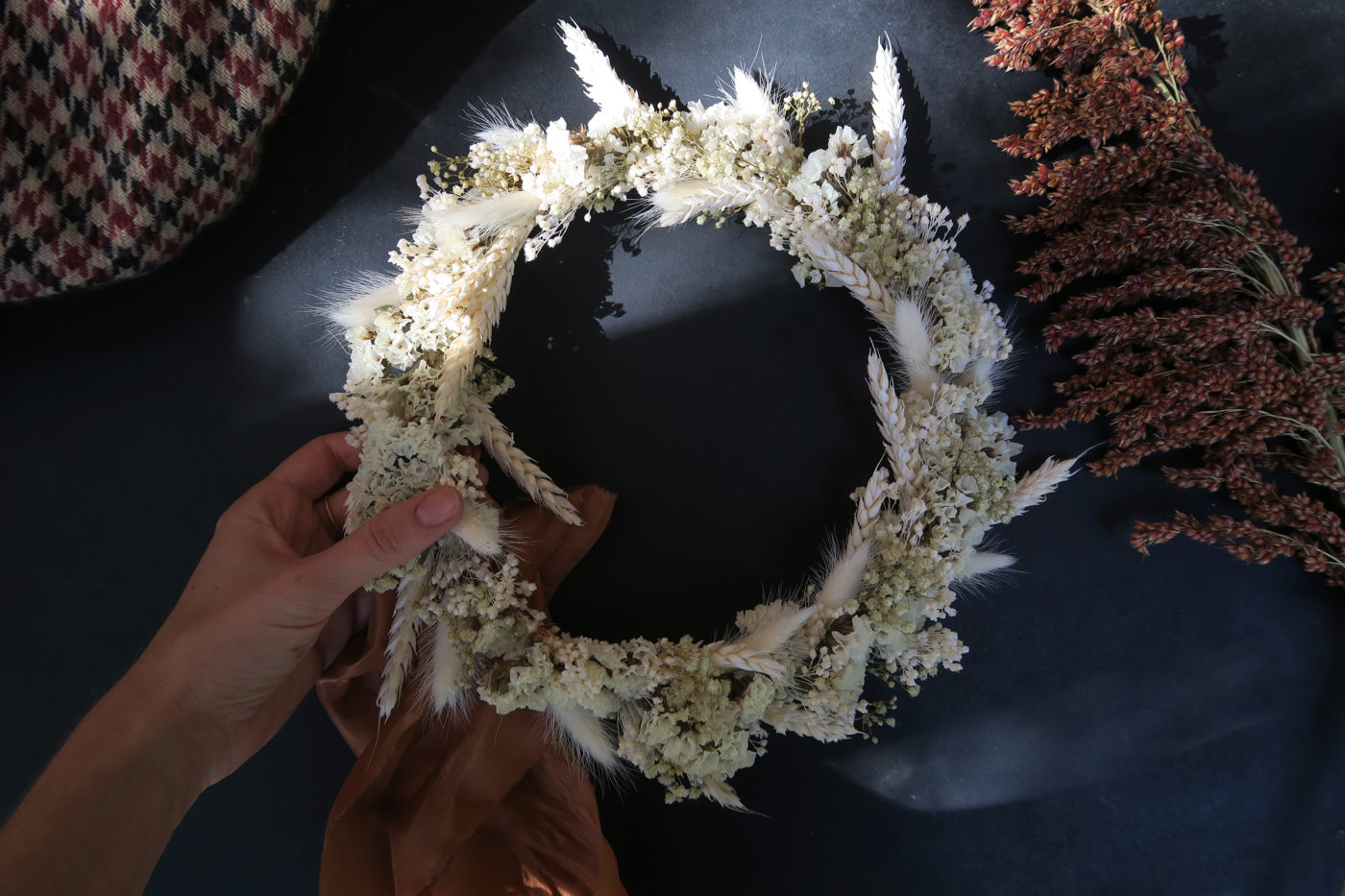 couronne de fleurs séchées blanche