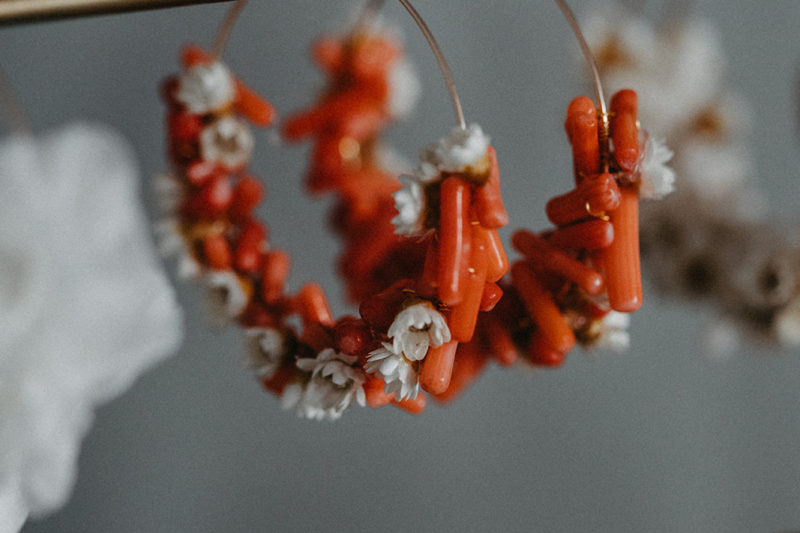 créoles corail végétal et fleurs séchées mariée bohème romantique boucle d'oreille bijou made in france