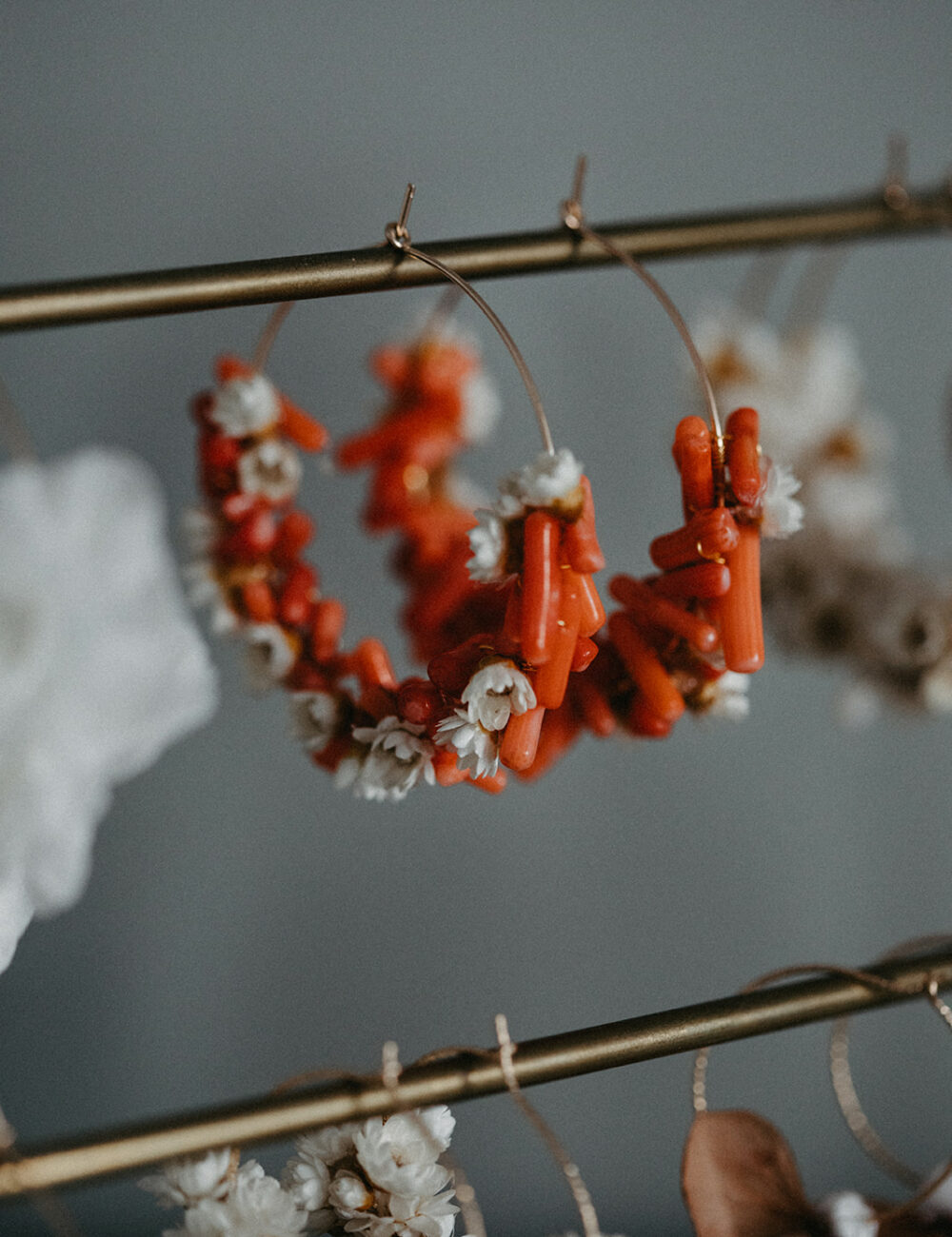 créoles boucles d'oreilles en or et fleurs séchées fait main en France idée cadeau femme maman
