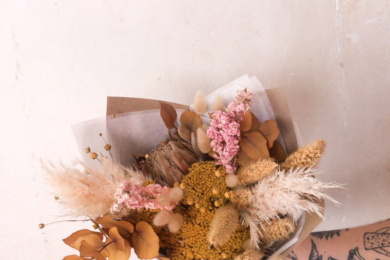 bouquet de fleurs séchées françaises toulouse protéa rose jaune idée cadeau maman femme delphinium toulouse