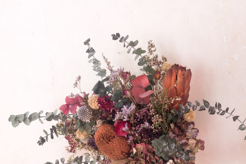 bouquet de fleurs séchées eucalyptus exotique chardon renoncule françaises toulouse atelier fleuriste
