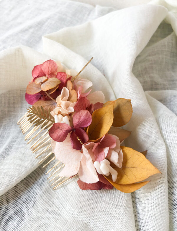 peigne jaune et rose fleurs séchées coiffure mariée