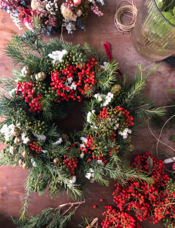 atelier couronne de l'avant de porte activité manuelle noël fleurs fraîches locales fleurs séchées