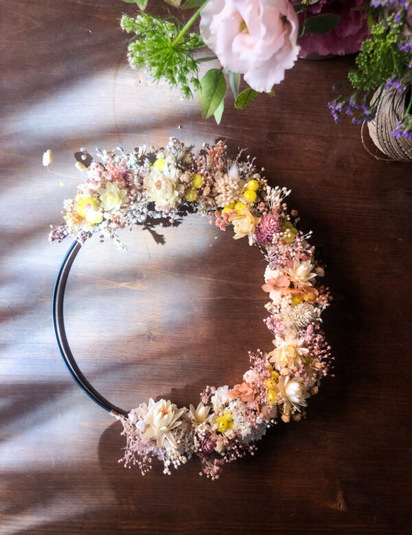 Couronne décorative estivale en fleurs séchées naturelles – fait main à Toulouse