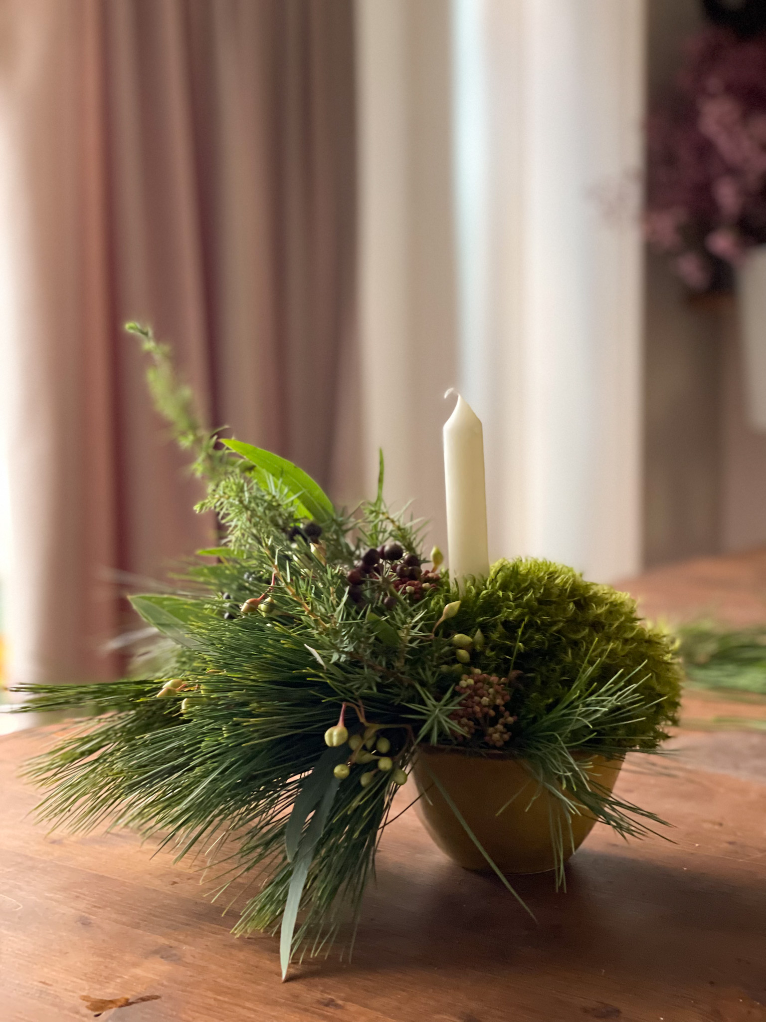 centre de table fleurs toulouse noël fêtes fleuriste sapin bougie