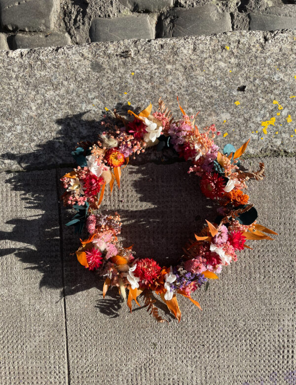 couronne murale de fleurs séchées déco idée cadeau saint valentin bohème chamêtre hosta fleuriste toulouse